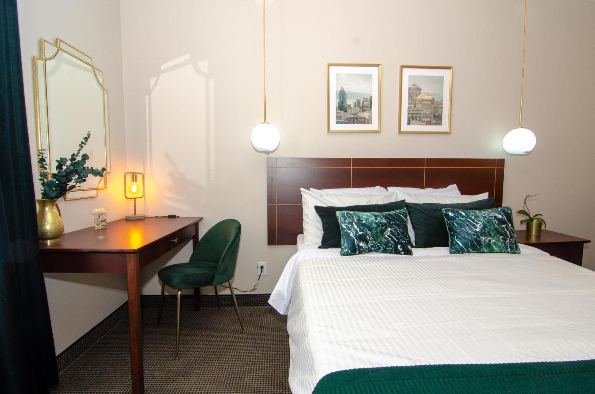 Hotel Dorion Montreal Room photo