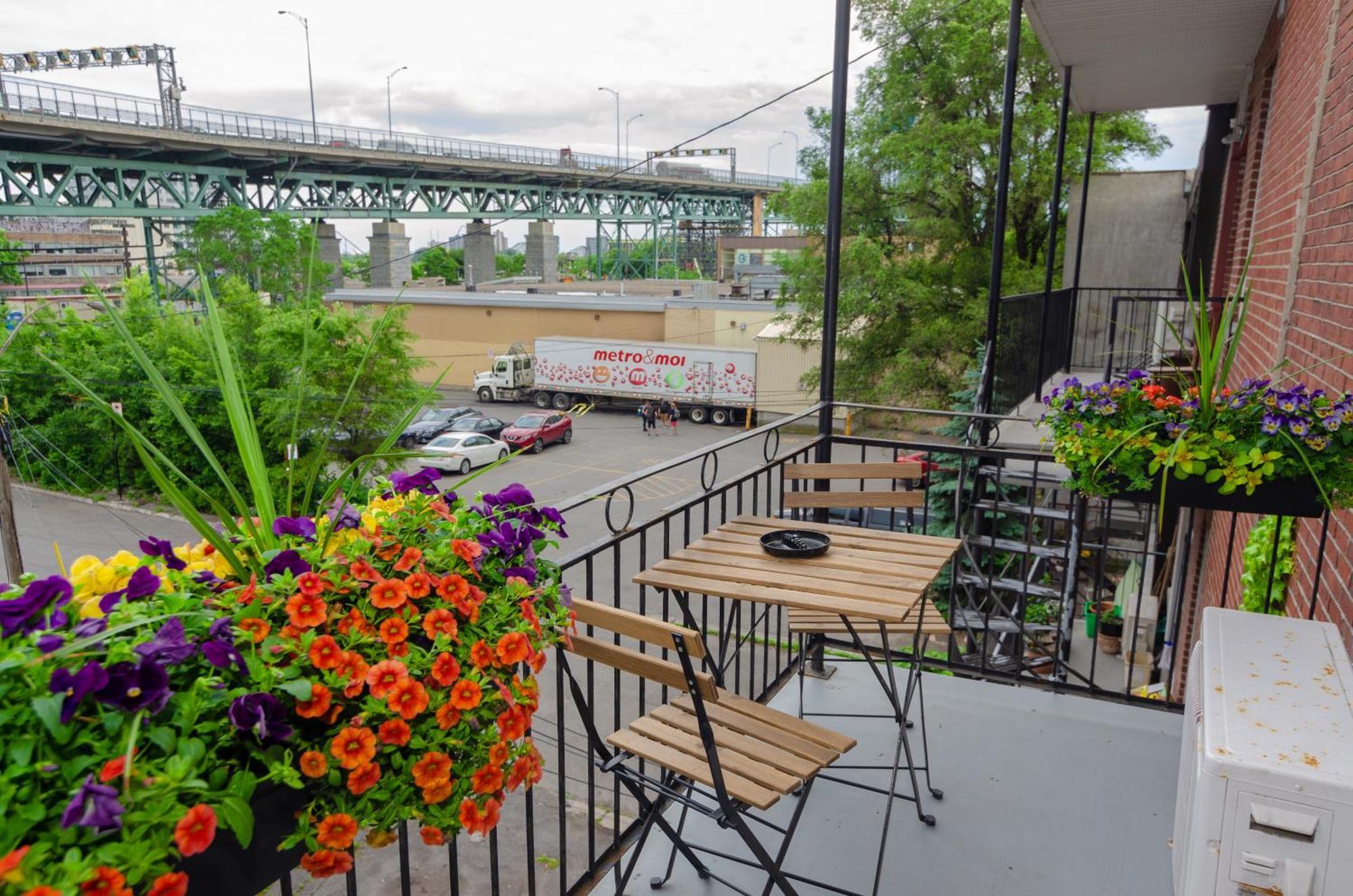 Hotel Dorion Montreal Exterior photo